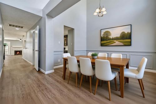 22250 Queenbury Hills Dr, Houston, TX, 77073-5682 | Card Image