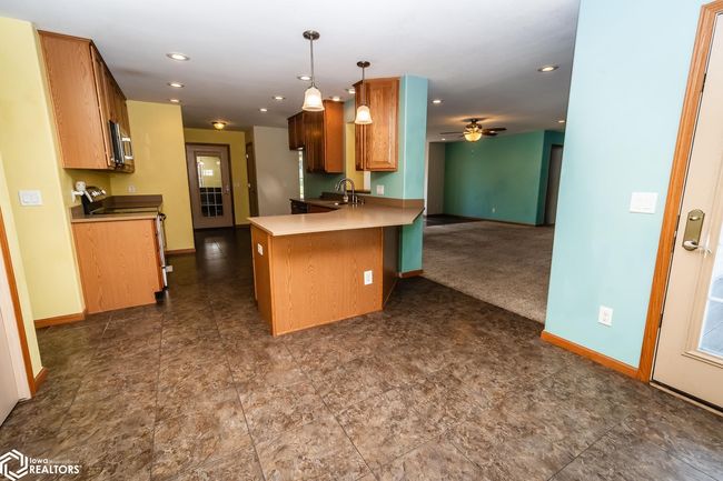 403 E Carleton St, House other with 6 bedrooms, 4 bathrooms and null parking in Toledo IA | Image 5