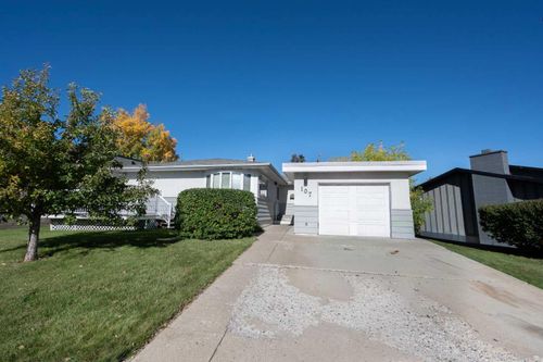107 Hallbrook Drive Sw, Calgary, AB, T2V3H8 | Card Image