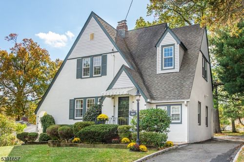 8 Benvenue Ave, West Orange, NJ, 07052-3222 | Card Image