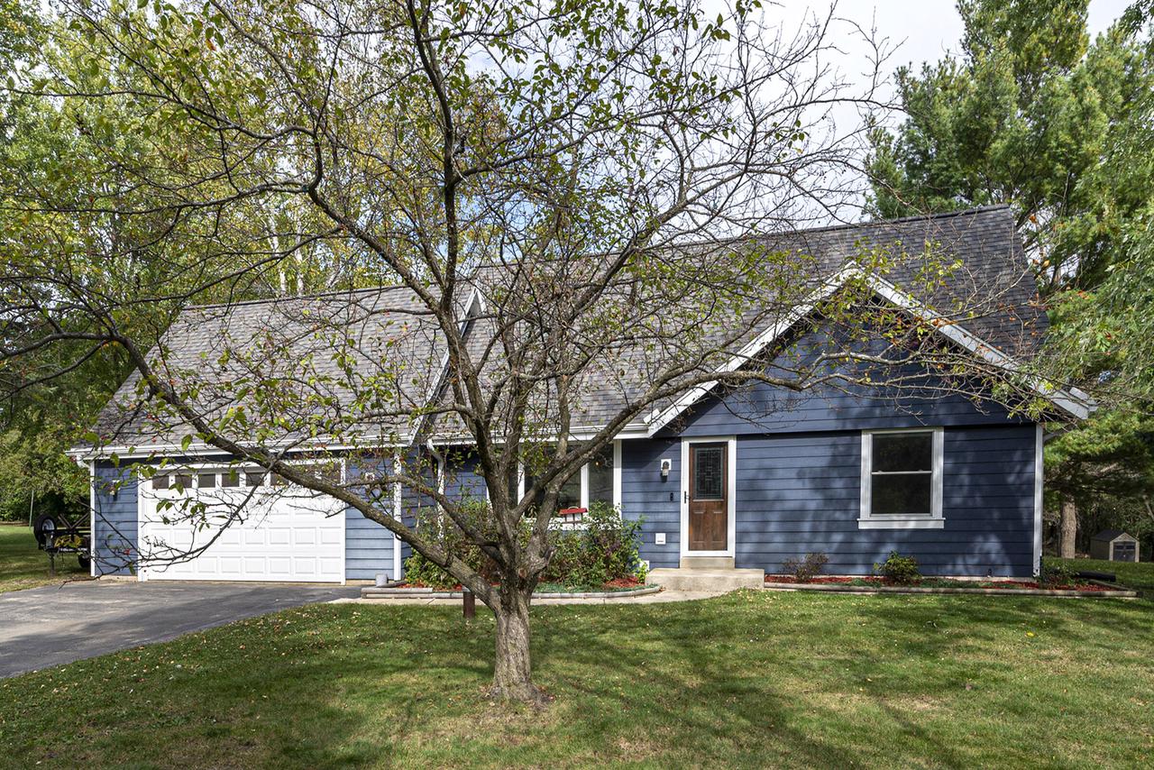 Red Oak Ln, Waterford, WI 53185