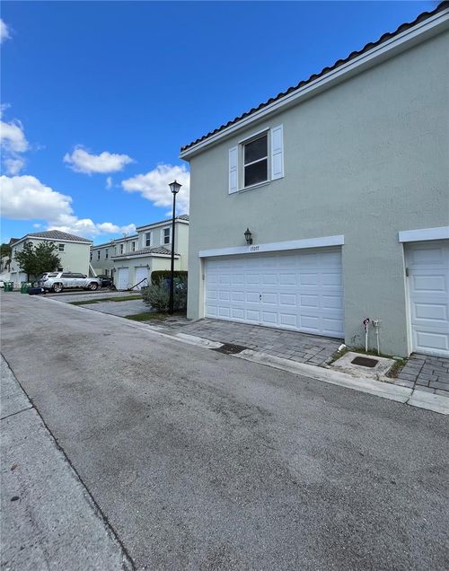 rear-17077 Sw 93rd St, Miami, FL, 33196-4740 | Card Image