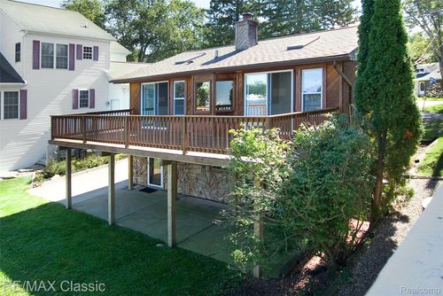 1508 Lakeview Dr, Wolverine Lake, MI, 48390-2236 | Card Image