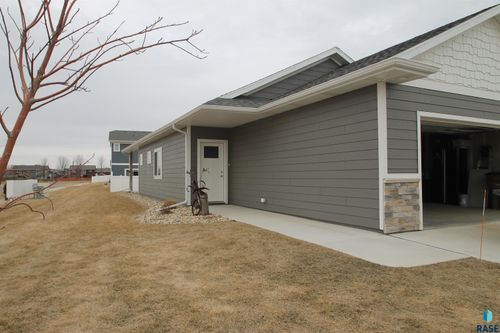 7012 W Belgrave Trl, Sioux Falls, SD, 57106-8875 | Card Image