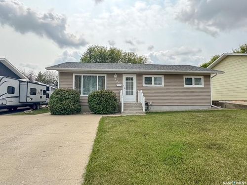 426 Colonel Otter Drive, Swift Current, SK, S9H4P6 | Card Image