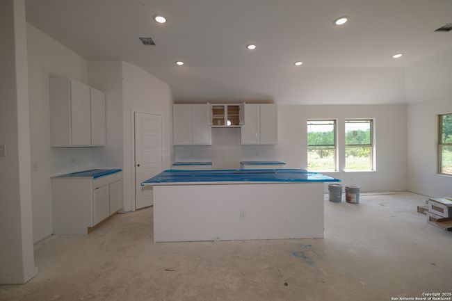 137 Cheyenne Dr, House other with 4 bedrooms, 3 bathrooms and null parking in Floresville TX | Image 8