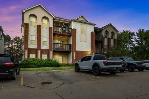 unit-301-805 Blue Sky Dr, North Liberty, IA, 52317-9070 | Card Image