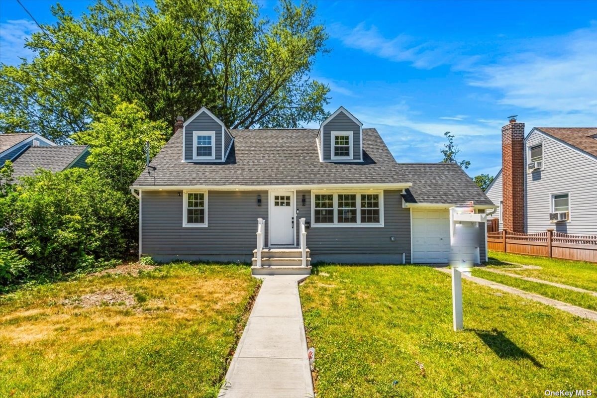 Warren St, Uniondale, NY 11553