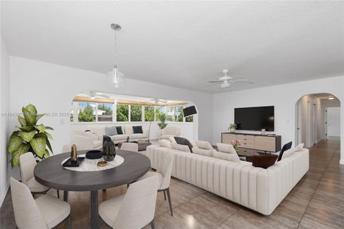 9215 Sw 178th Ter, Palmetto Bay, FL, 33157-5748 | Card Image