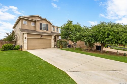 617 Community Dr, New Braunfels, TX, 78132-3592 | Card Image