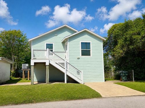 2215 46th St, Galveston, TX, 77551-5306 | Card Image