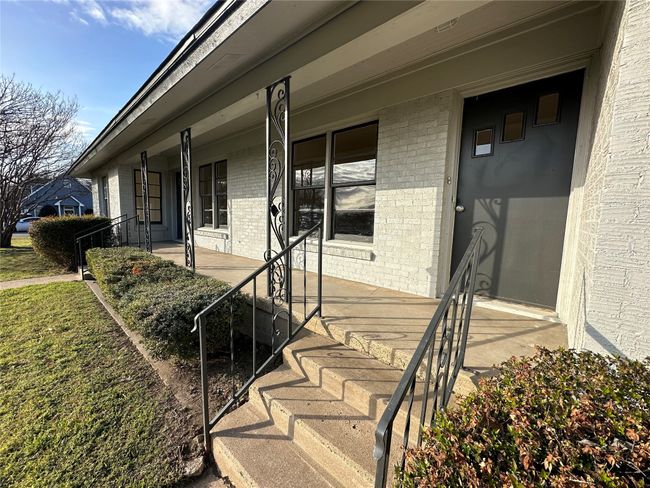 315 W Main St, Home with 2 bedrooms, 1 bathrooms and null parking in Midlothian TX | Image 5