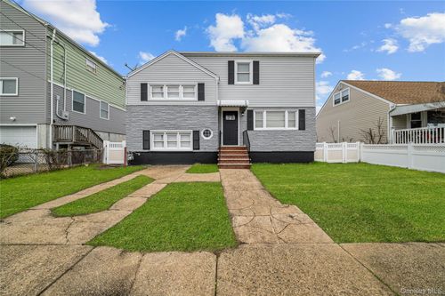 78 Layton St, Freeport, NY, 11520-6208 | Card Image