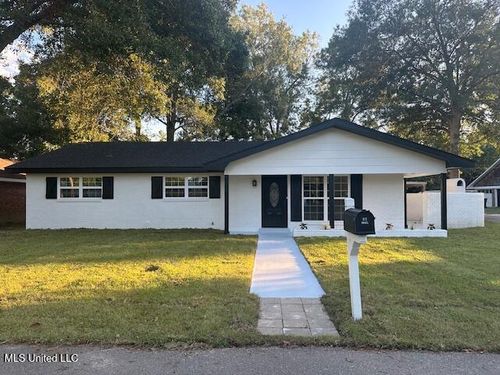 617 Mill St, Picayune, MS, 39466-4423 | Card Image