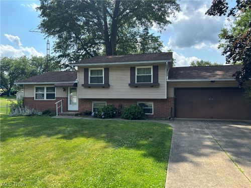 8597 Elmfield St Nw, Canal Fulton, OH, 44614-9630 | Card Image