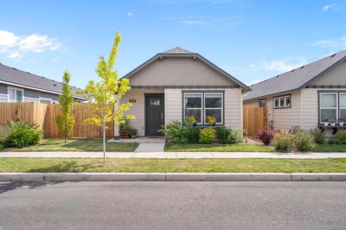 2542 Nw Teak Pl, Redmond, OR, 97756-6232 | Card Image