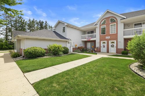 1276 Village Centre Dr, Kenosha, WI, 53144-7258 | Card Image