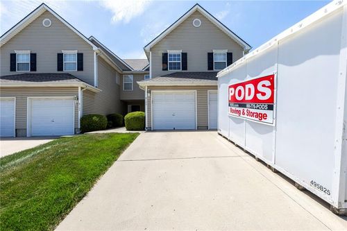 8106 N Lawn Ave, Kansas City, MO, 64119-1048 | Card Image