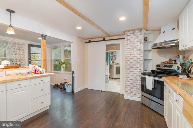 8 E Locust St, House other with 3 bedrooms, 1 bathrooms and null parking in MOUNT HOLLY SPRINGS PA | Image 7