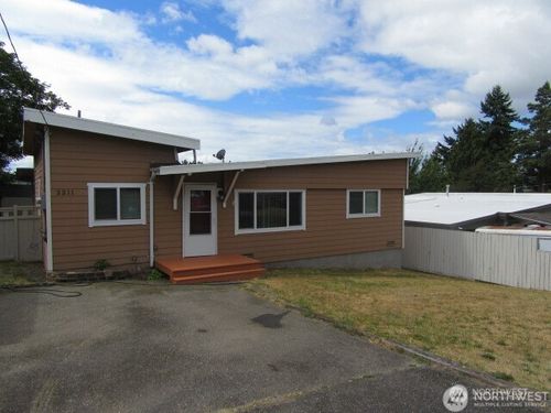 2211 Ne 7th St, Renton, WA, 98056-3621 | Card Image