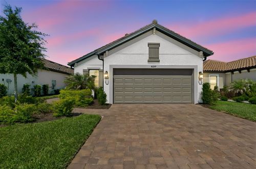 4647 Garofalo Rd, WESLEY CHAPEL, FL, 33543-7385 | Card Image