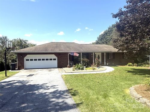 124 Mountain Valley Dr, Hendersonville, NC, 28739-9723 | Card Image