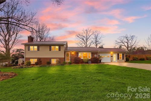 235 Havenhurst Rd, Hickory, NC, 28601-7869 | Card Image