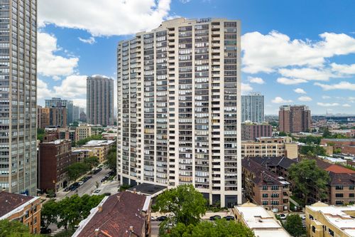 1710-3930 N Pine Grove Ave, Chicago, IL, 60613-5509 | Card Image