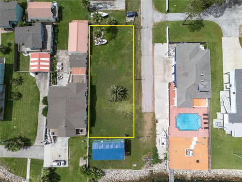 1917 Avenue A, Dickinson, TX, 77539-7990 | Card Image