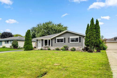2710 6 Mile Rd, Caledonia, WI, 53402-1212 | Card Image