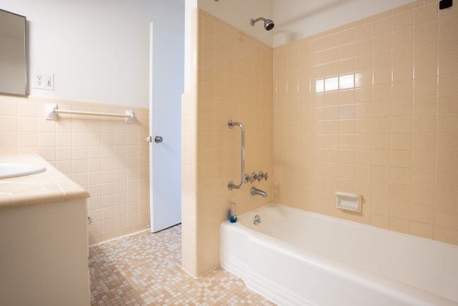 APT-201 - 2217 Clawson Ave, Home with 2 bedrooms, 1 bathrooms and null parking in Royal Oak MI | Image 26
