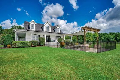 View of front facade featuring a front lawn and covered porch | Image 1