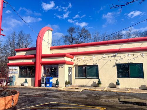 310 E State Rd, Island Lake, IL, 60042-9527 | Card Image