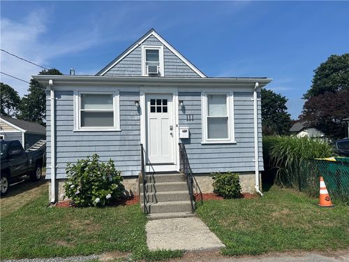111 Cedar Ave, Portsmouth, RI, 02871-4504 | Card Image