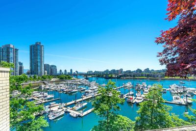 601 - 1228 Marinaside Cres, Condo with 2 bedrooms, 2 bathrooms and 1 parking in Vancouver BC | Image 3