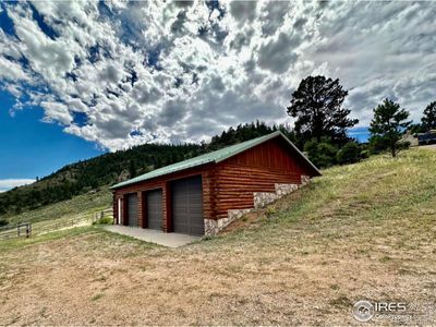 Detached 3 car garage, built in the land! | Image 2