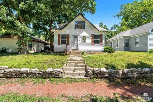 426 Bluemont Ave, Manhattan, KS, 66502-5726 | Card Image