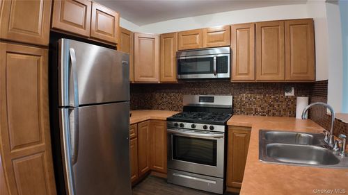 420 Screvin Ave, Bronx, NY, 10473-1810 | Card Image