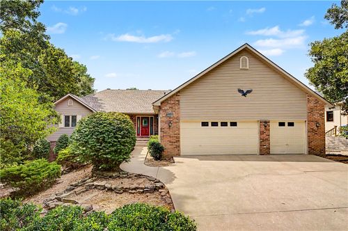 72 Mckenzie Dr, Bella Vista, AR, 72715-5108 | Card Image