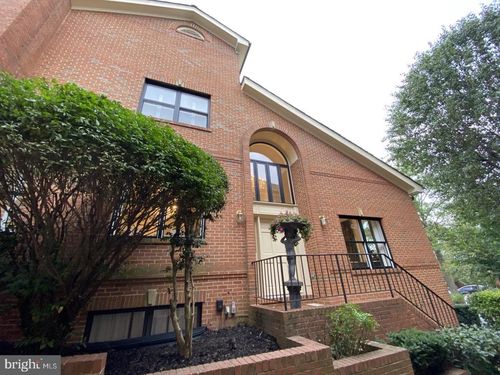 1498 Hampton Hill Cir, MCLEAN, VA, 22101-6016 | Card Image