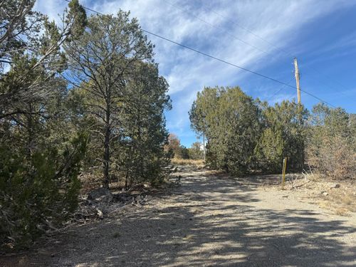 2 Jesse James Rd, Edgewood, NM, 87015-8130 | Card Image