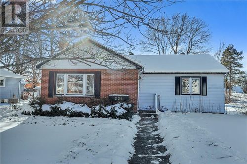 {{alt}} | Card Image