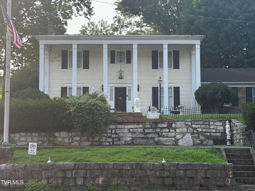 272 W Jackson St, Gate City, VA, 24251-4125 | Card Image