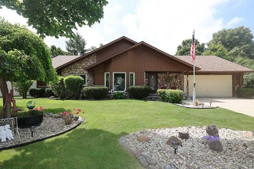 8035 W Bruss Lane, FRANKLIN, WI, 53132 | Card Image