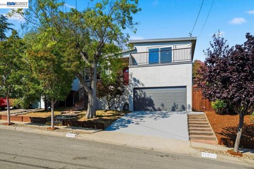 17888 Mayflower Dr, Castro Valley, CA, 94546-1139 | Card Image