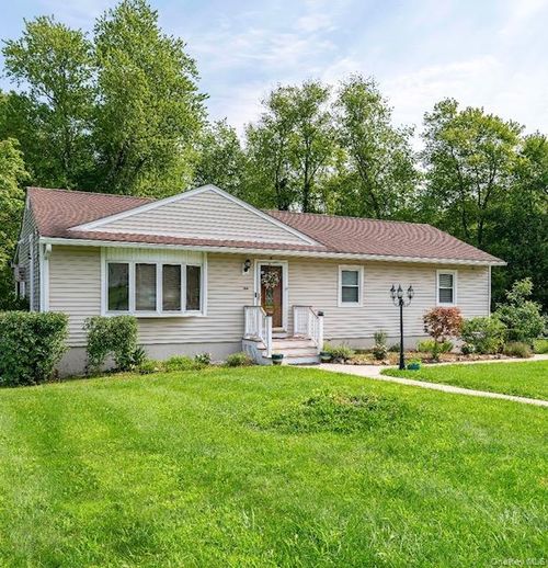 18 Scott Dr, Wappingers Falls, NY, 12590-4712 | Card Image