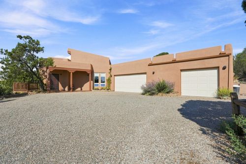 4 Geoffery Ct, Sandia Park, NM, 87047-9439 | Card Image