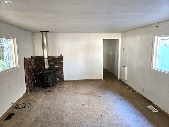 15216 Creek View Ln, House other with 2 bedrooms, 1 bathrooms and null parking in Vernonia OR | Image 25