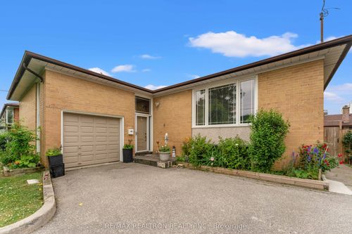 4 Peacham Cres, North York, ON, M3M1S1 | Card Image