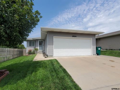 2924 W Peach St, Lincoln, NE, 68522-4445 | Card Image